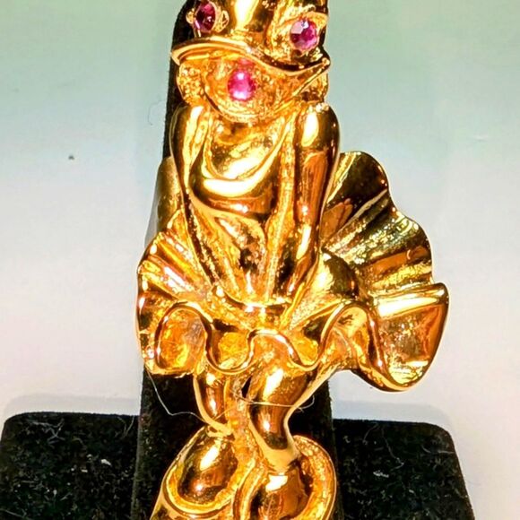 Wendy Gell Disney Daisy Duck as Marilyn Monroe with her skirt blowing up.A ring. - Picture 2 of 2